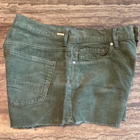 KENDALL+KYLIE GREEN CORD SHORTS Sz 24 - Picture 7 of 7